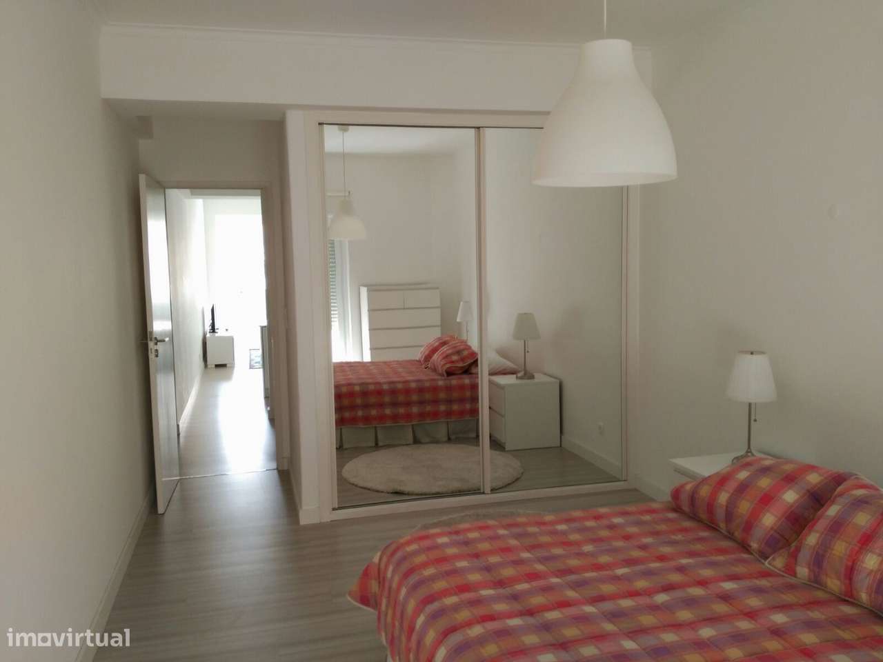 T1 com varanda, ar condicionado e excelente localização - Grande imagem: 2/7