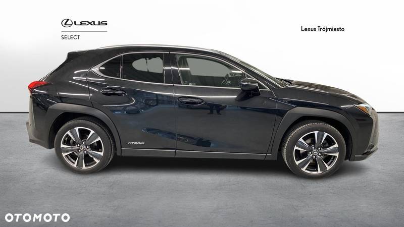 Lexus UX - 5