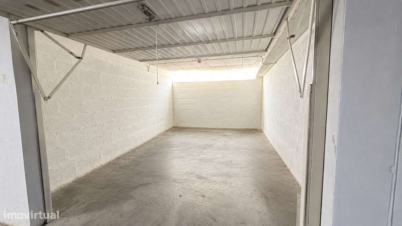Garagem Fechada c/22 m² | Centro Rio Maior | Excelente Acessibilidade-15