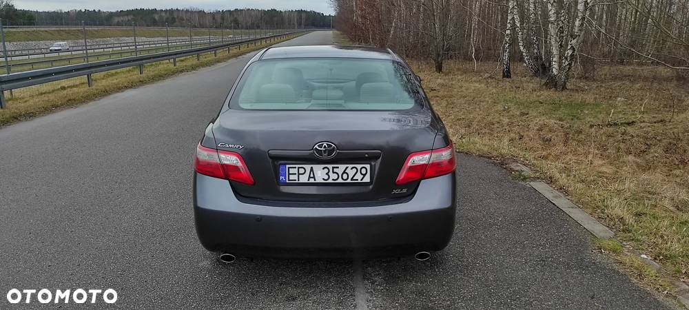 Toyota Camry 3.5 V6 SE - 4