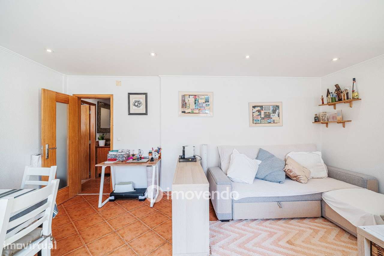 Apartamento T2 com cozinha equipada, na Amadora-8