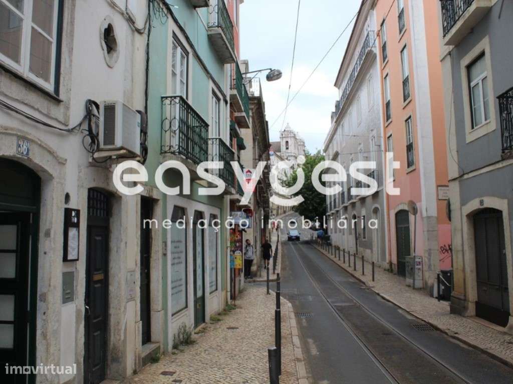 T2 com terraço renovado em zona histórica - Grande imagem: 3/11