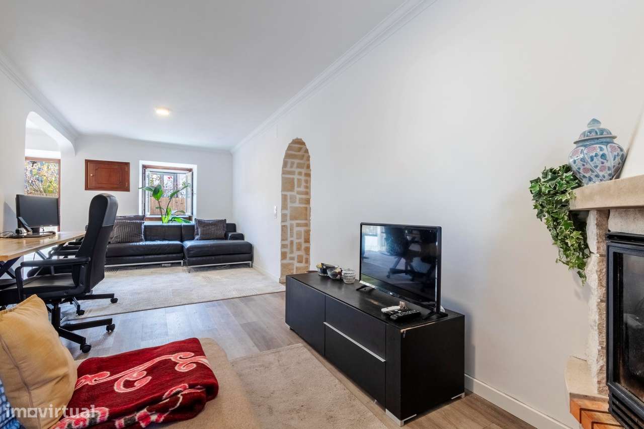 Apartamento T3+1 com Terraço e 3 Wcs em Galamares, Sintra-13