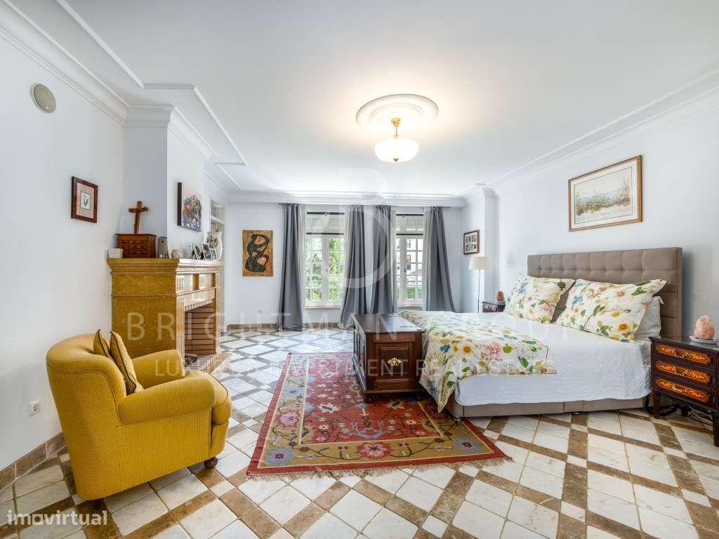 Moradia T5 com piscina em zona histórica da Parede-20