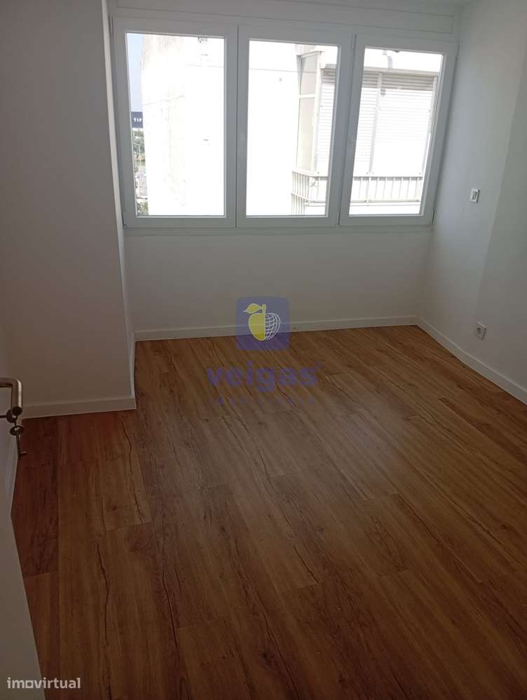Apartamento T2 Renovado no Forte da Casa-15