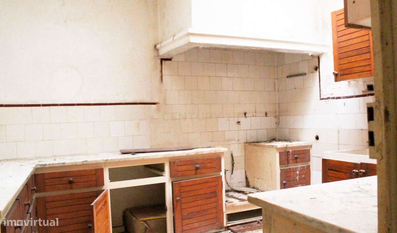 Moradia em Zona Histórica com Projeto aprovado para Prédio em Pombal - Grande imagem: 4/28