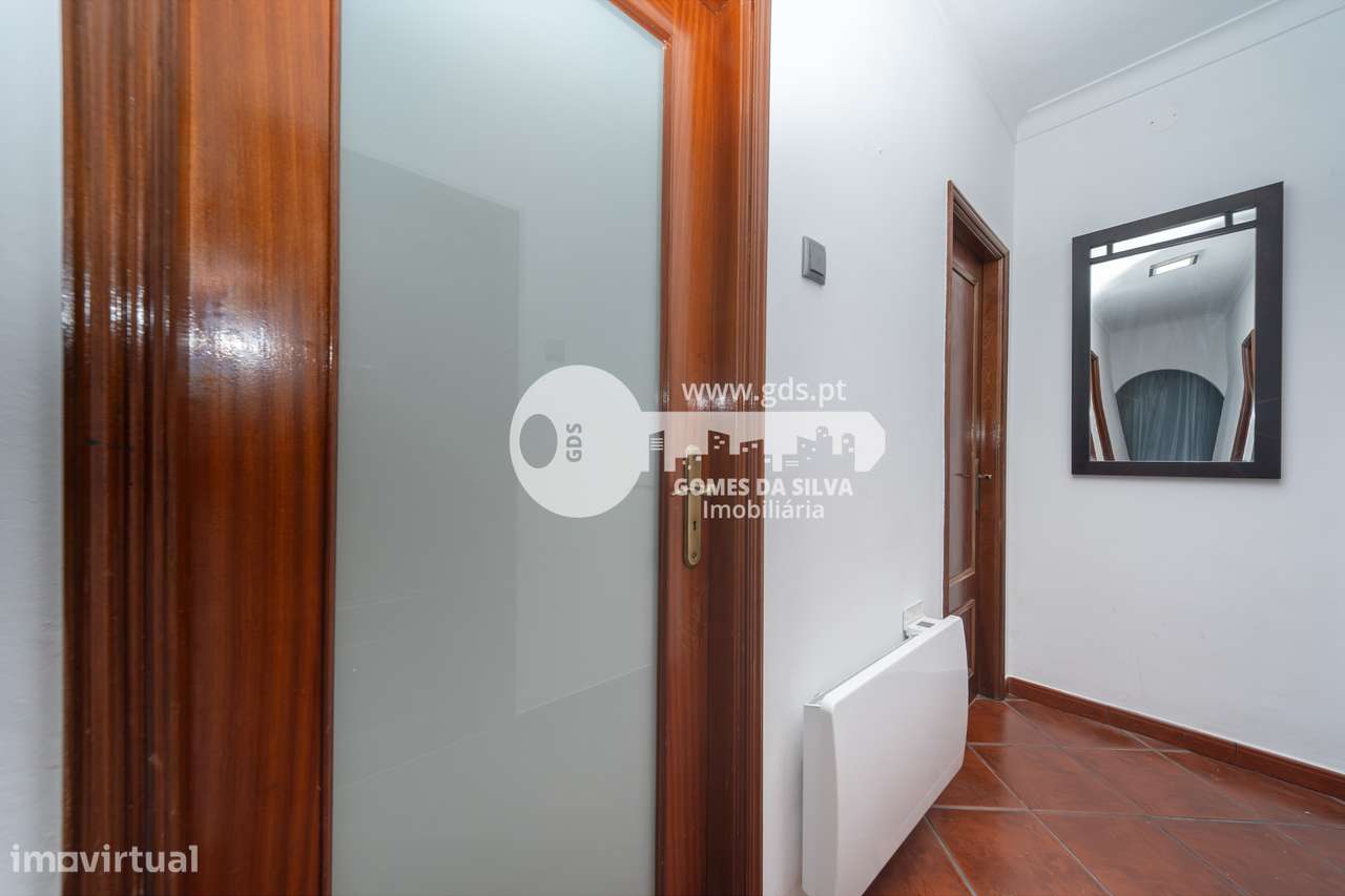 Moradia T3 com estabelecimento comercial em Dume, Braga-16