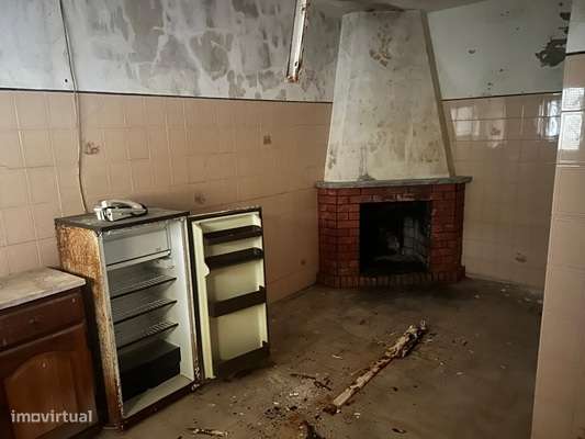 Moradia sita em Chão de Couce, Leiria-9
