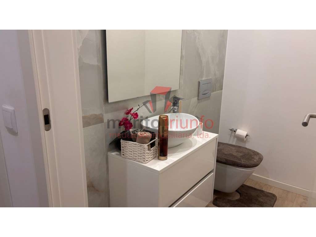 Excelente Apartamento c/ 3 Suites no Centro de Famalicão-15