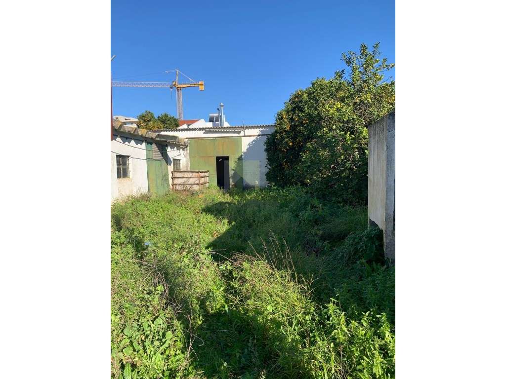 Terreno Urbano no Centro do Montijo para Prédio de 4 Andares-10