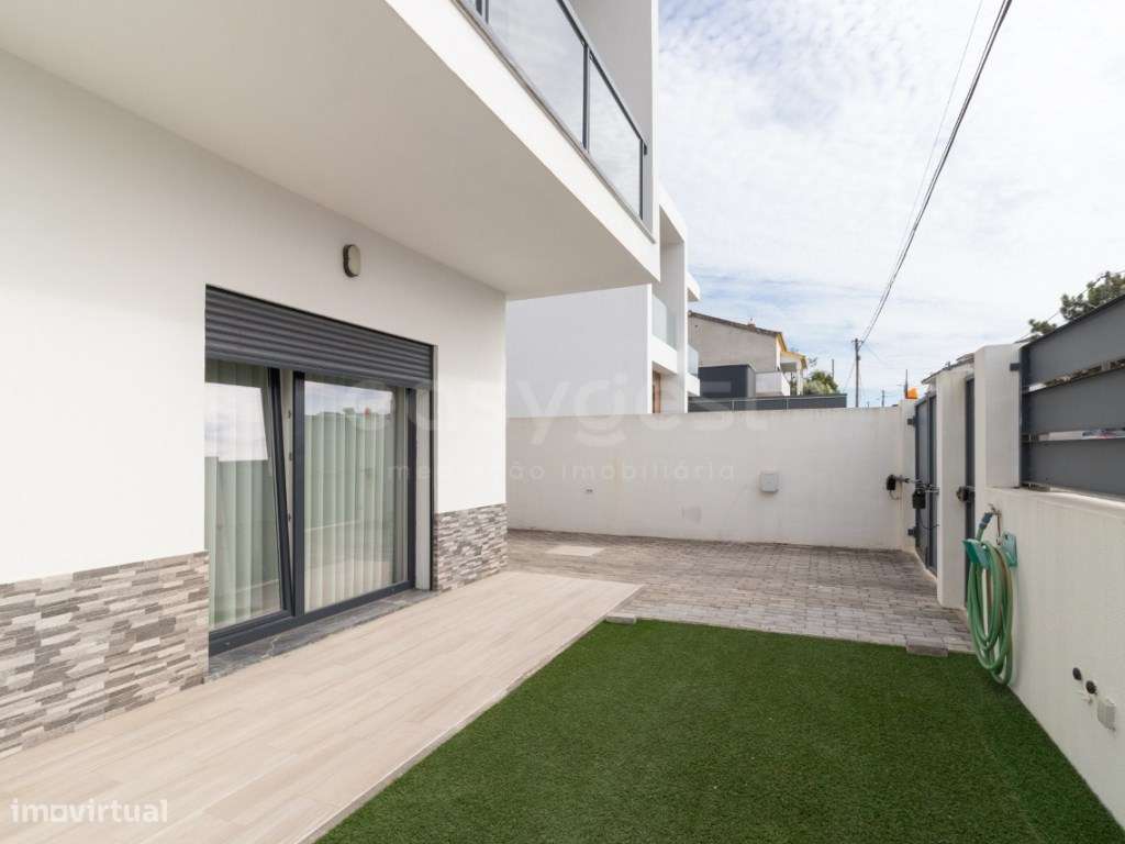 Moradia T4+1 em Fernão Ferro c/ 200m2 - Grande imagem: 4/41