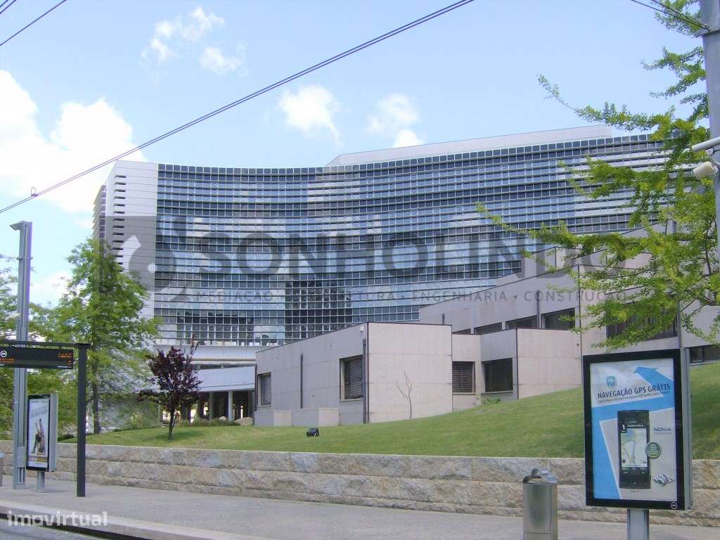 Escritório no Edifício 'Polo de Serviços da Maia' - Grande imagem: 1/13