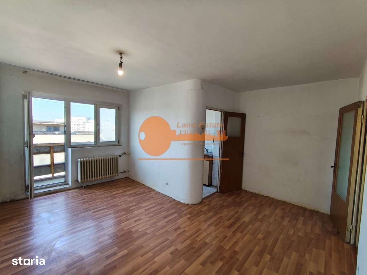 Garsoniera Gorjului-Bloc mixt(200 m metrou-1981) - Imagine principală: 4/15