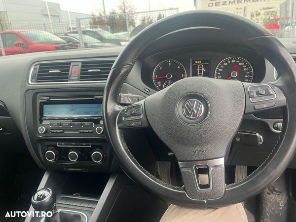 Aripa dreapta spate Volkswagen Jetta 2011 SEDAN 2.0 TDI - 6