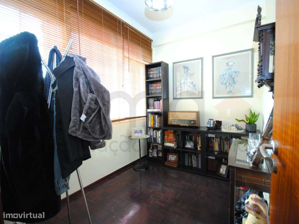 **Oportunidade Única: Moradia T6 à Venda!**-14