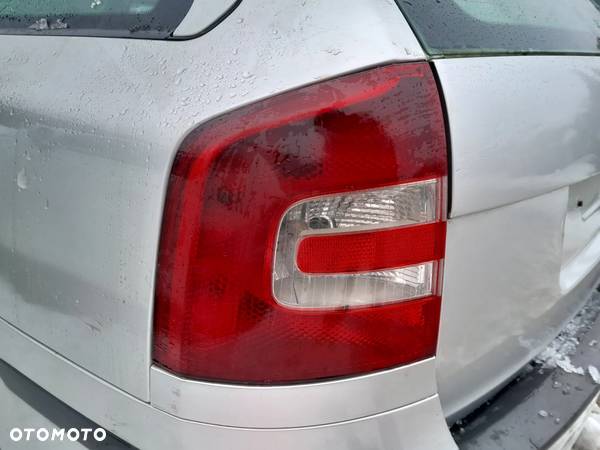 SKODA OCTAVIA II LAMPA LEWA TYLNA LEWY TYŁ W BŁOTNIK KOMBI - 2