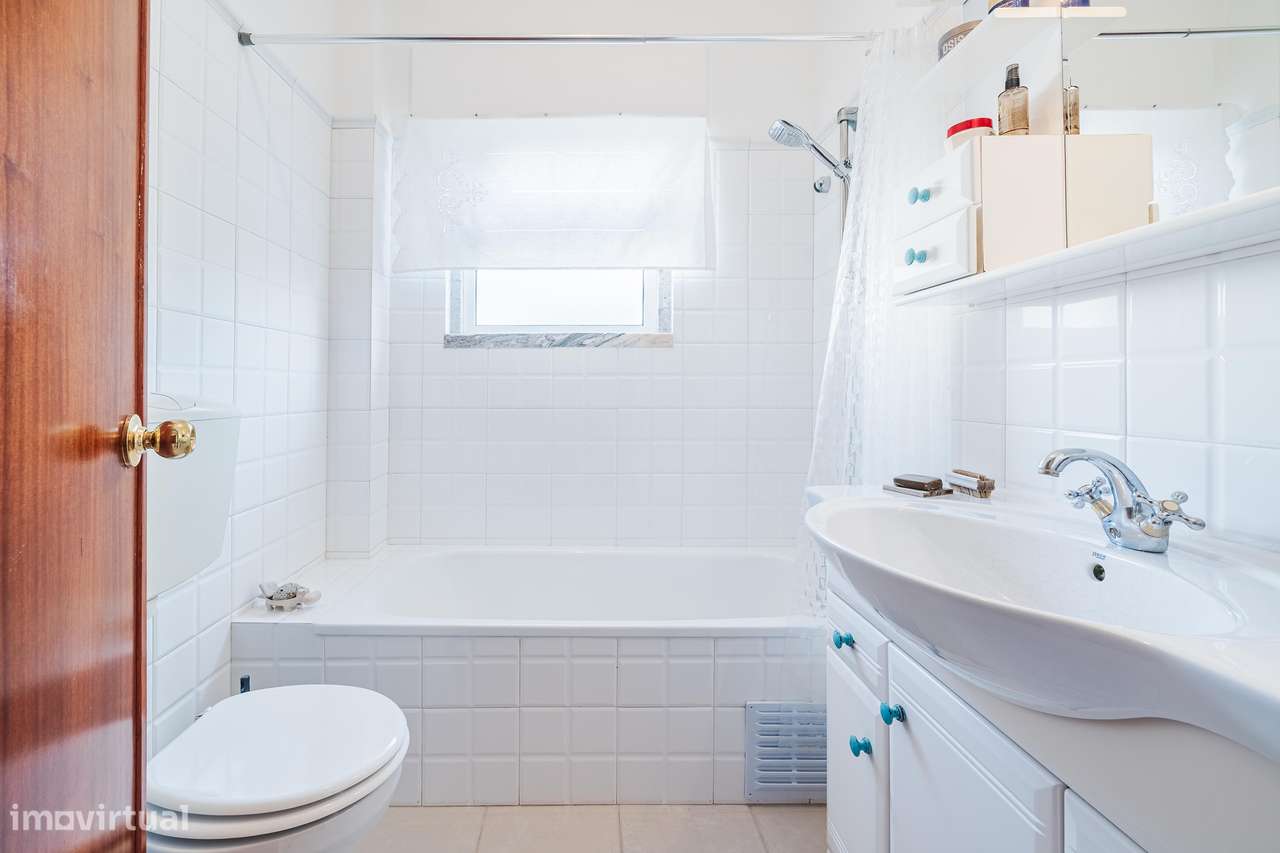 Apartamento T2 localizado nas Mercês-13