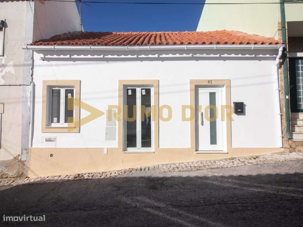 Moradia T3 Olhalvo com logradouro e terraço-0