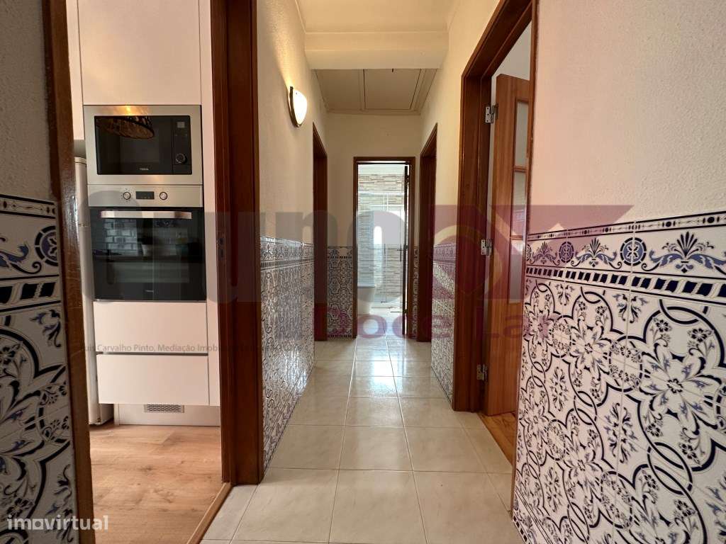 Apartamento T2+1 com Sótão a 350metros da praia de Sesimbra-22