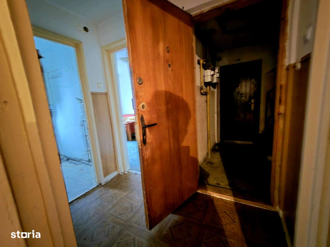 Apartament 3 camere, etaj 1, micro 9 , str. Avram Iancu Targoviste-5