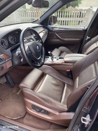 BMW X5 5.0i xDrive - 10