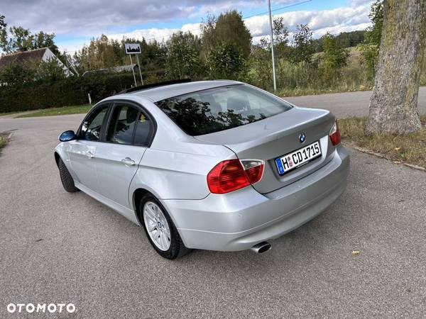 BMW Seria 3 318i - 11