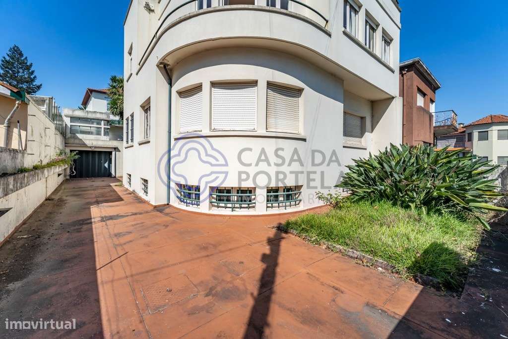 Moradia Art Deco nas Antas para restauro - junto à Praça Velásquez - Grande imagem: 5/46