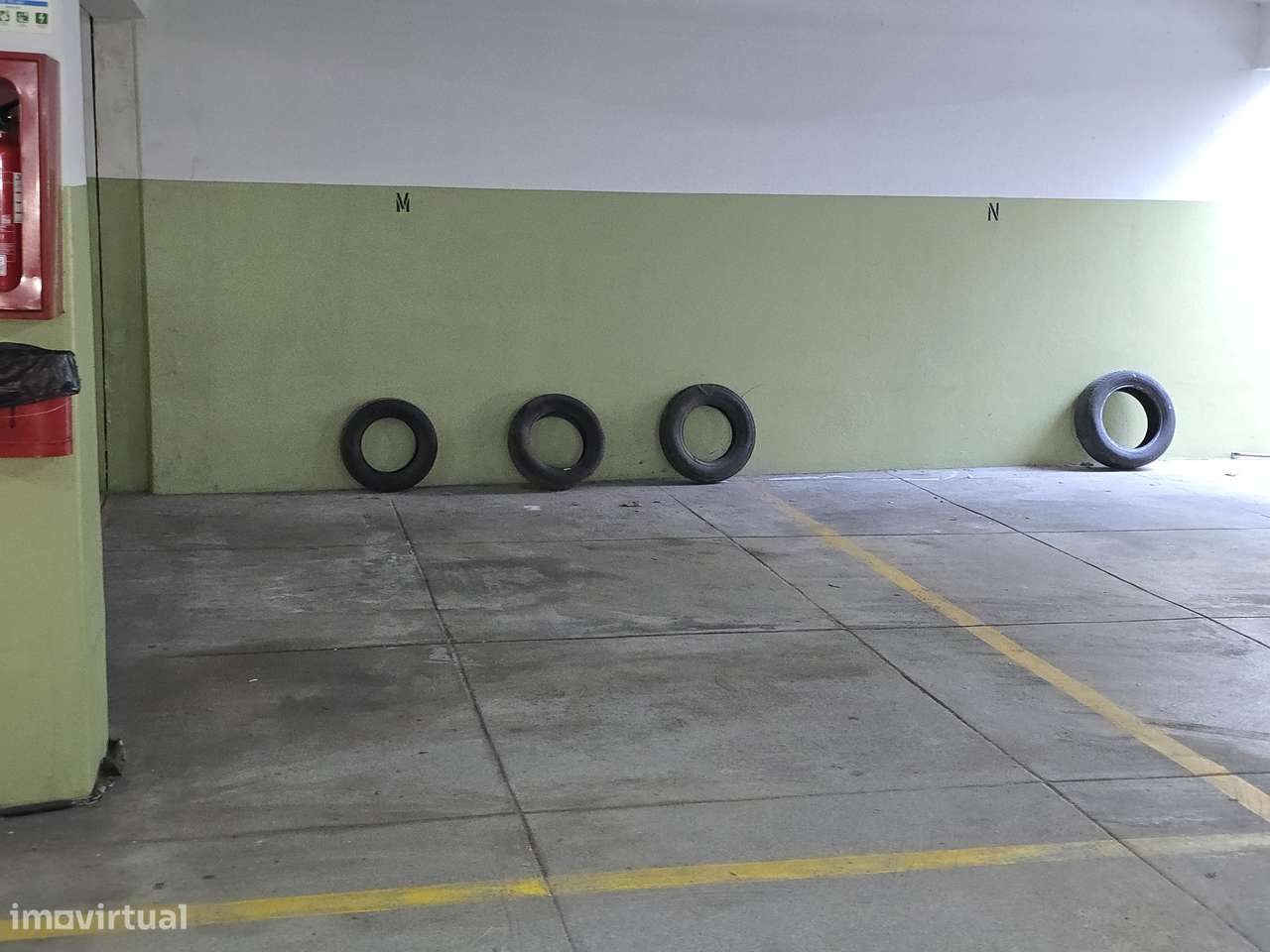 VENDE-SE LUGAR DE GARAGEM RUA SANTA CATARINA, PERTO MARQUÊS, PORTO - Grande imagem: 5/6