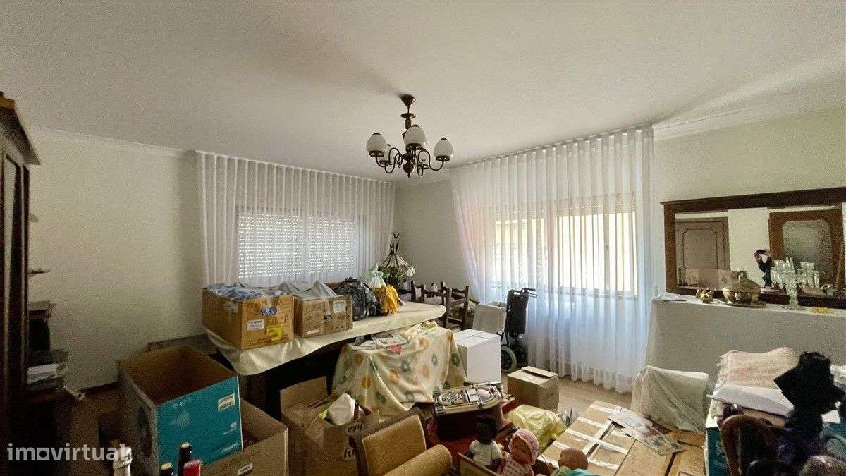 Andar de Moradia T3-Centro-Póvoa de Varzim-Garagem (30 m2)-Sotão - Grande imagem: 2/11