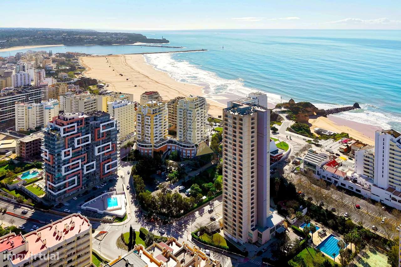 Apartamento T2  com Garagem na 1º Linha da Praia da Rocha - Grande imagem: 2/57