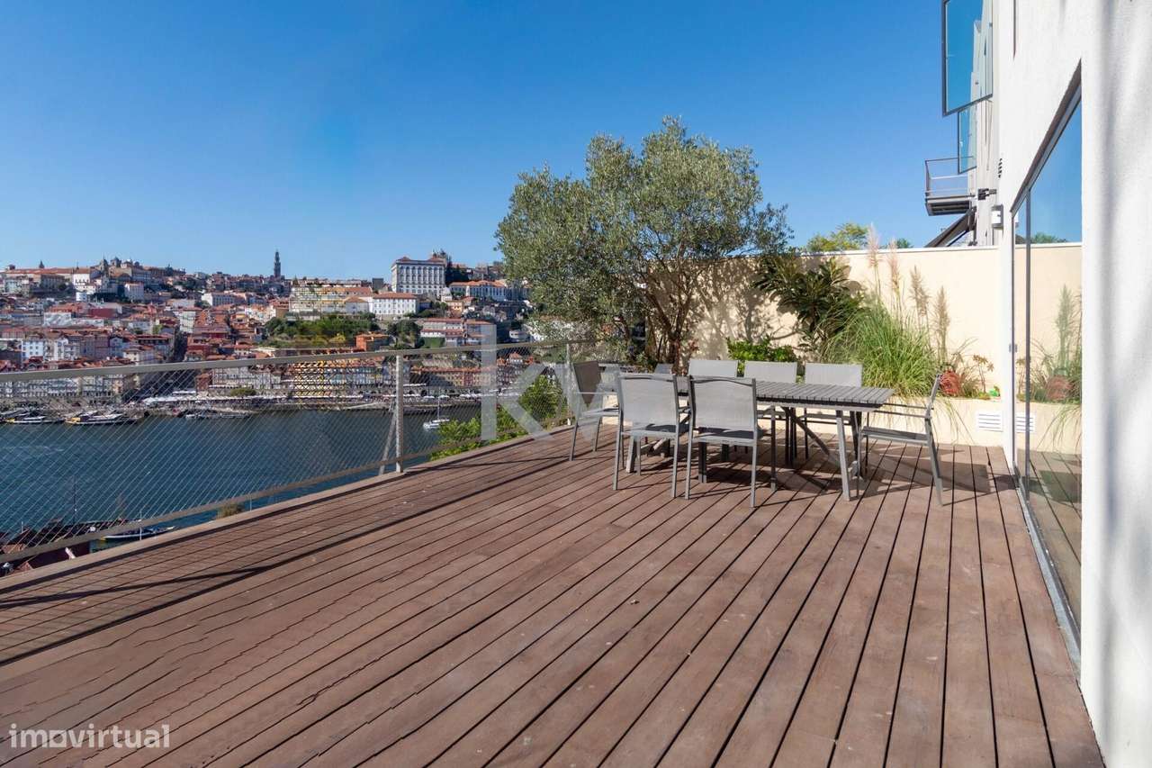 Desfrute da Tradição e do Charme: Moradia T3 com Vistas deslumbrantes - Grande imagem: 3/56