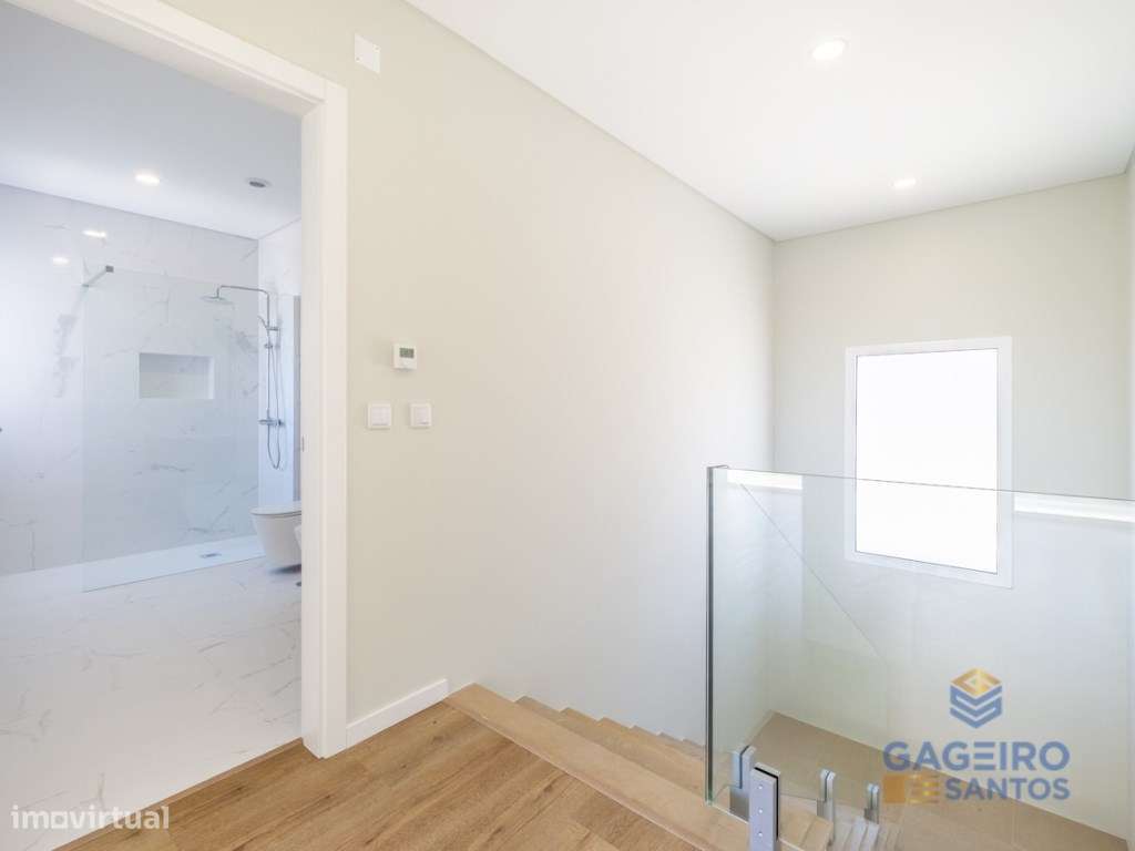 Moradia T4 com piscina, nova e pronta a habitar a 4 km da baía de S...-37