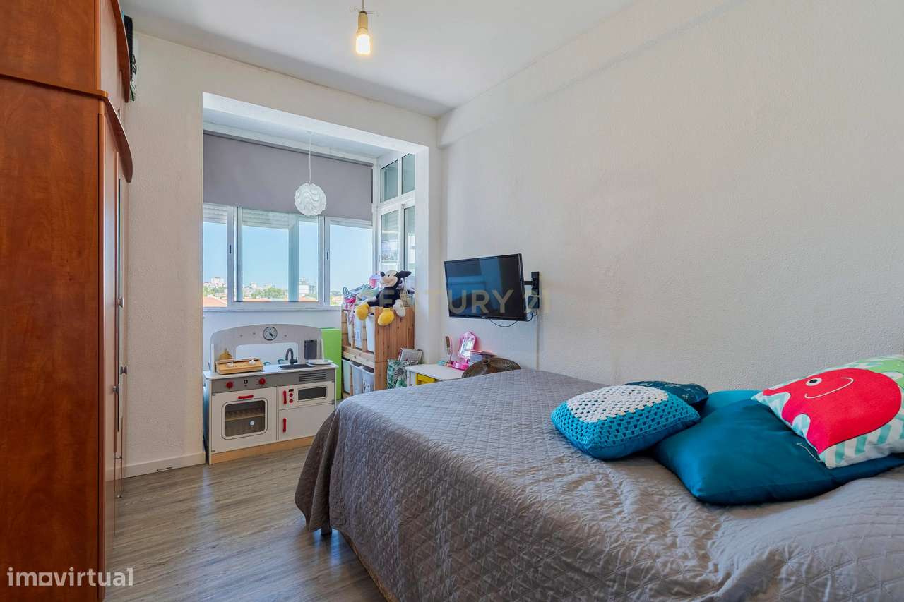 Apartamento T2/3  remodelado com excelente luminosidade e varanda fech-19
