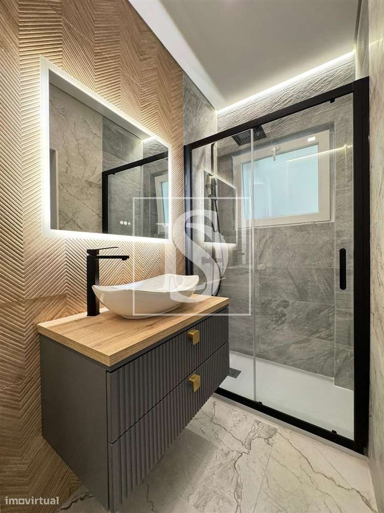 T1 Remodelado e Decorado e Equipado na Av. Defensores de Chaves, Lisbo-15