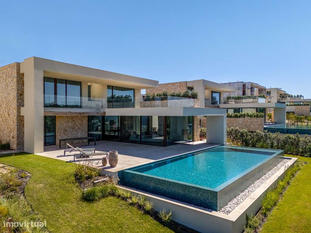 Moradia T4 com Piscina, Jardim e Vista deslumbrante sobre o Mar-1
