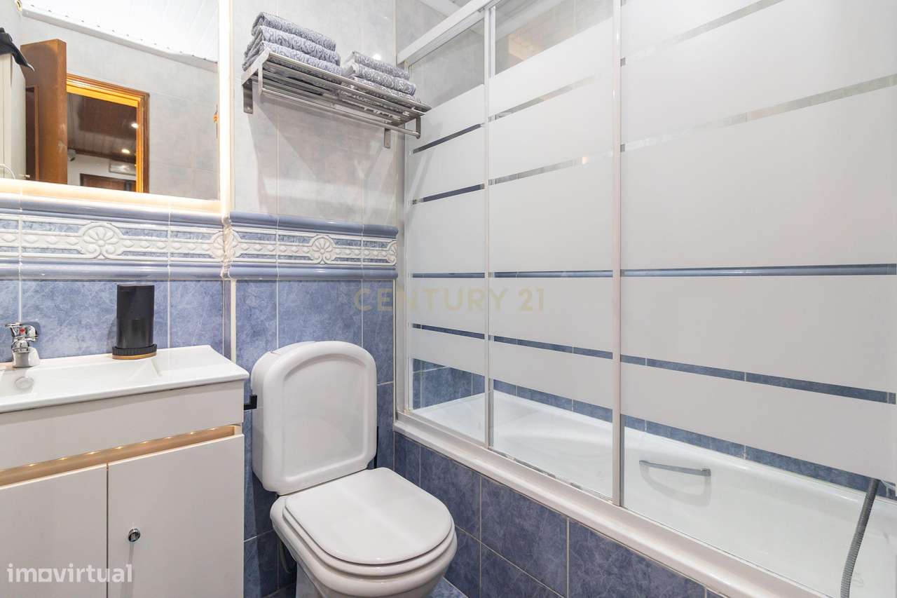 Magnifico T2, no Laranjeiro, perto do Alfeite, construção de 2002, pré-23