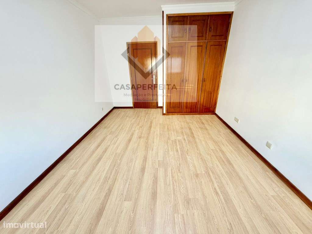 Fabuloso T2 Renovado com 100m2 - Próximo à Nova Linha de Metro e Es...-11