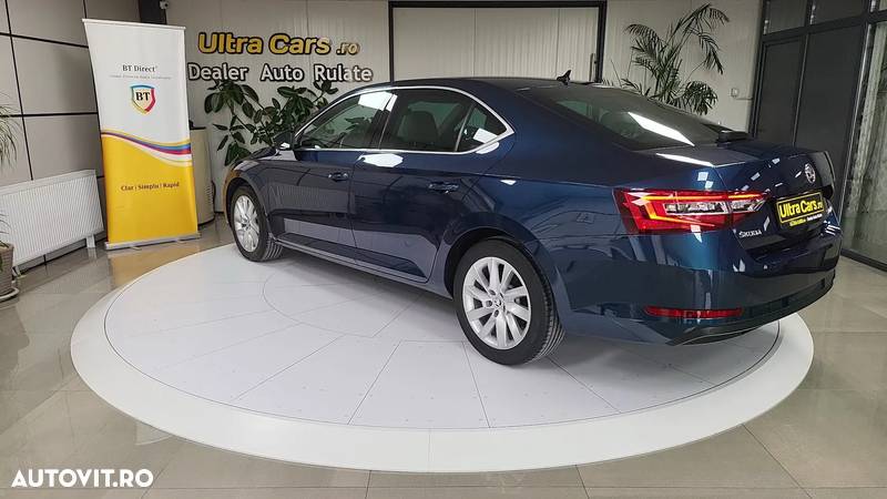 Skoda Superb 2.0 TDI Premium Edition - 4