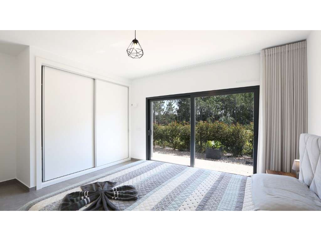 Moradia T4 Contemporânea com Piscina, Jardim e Excelente Localizaçã...-30