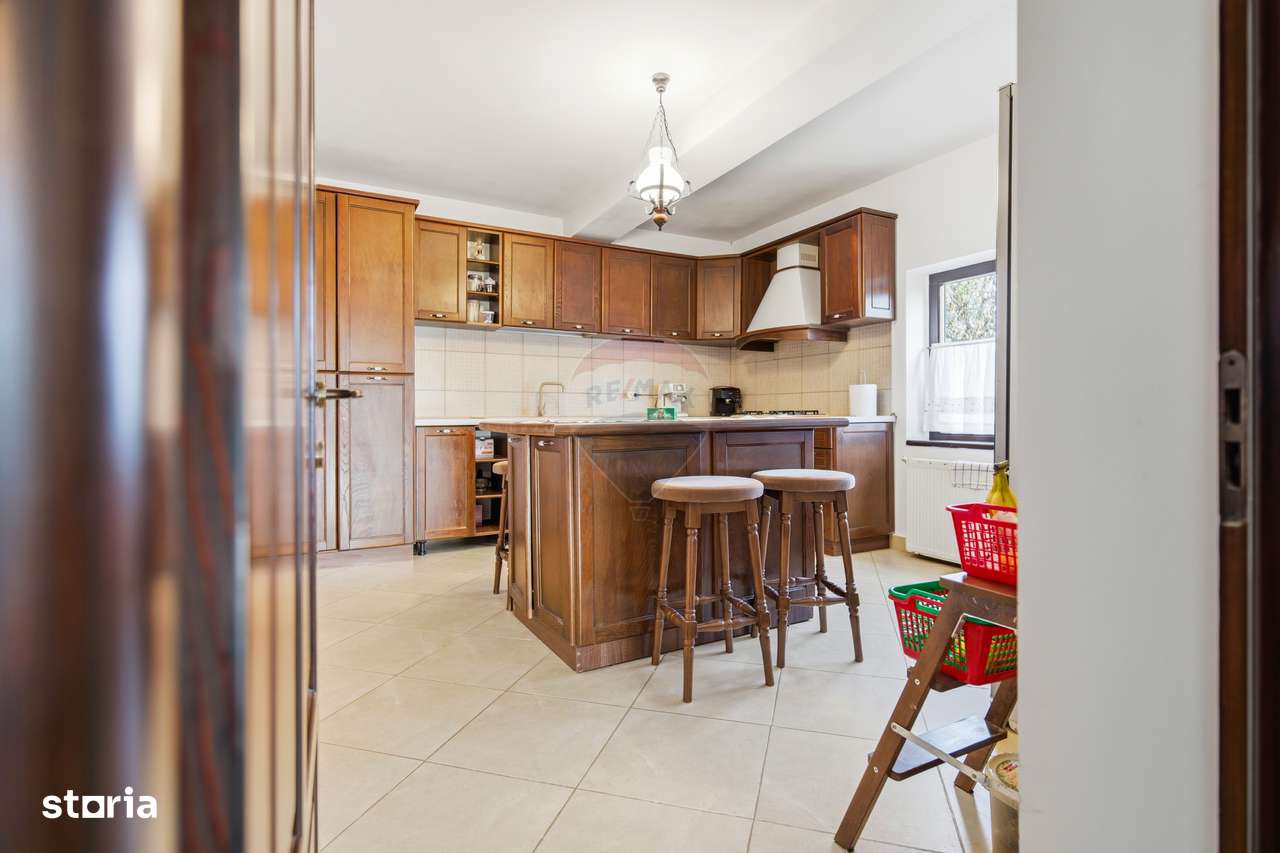 Casă/Vilă de Vânzare cu 5 camere,  Teren 757mp - Iasi - Hlincea-4