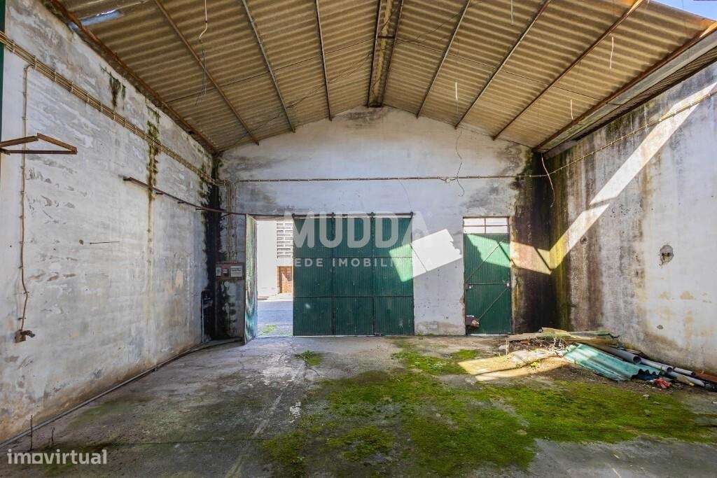 Armazém com potencial construtivo de habitação até 3 pisos-9