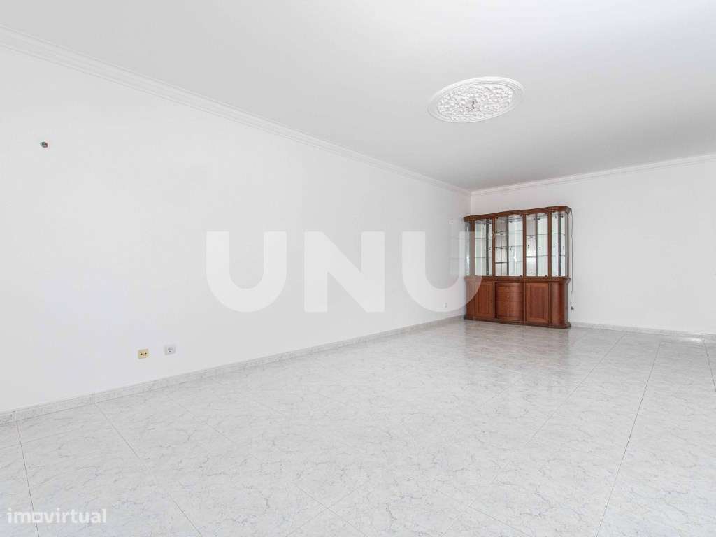 Apartamento T3, com lugar de estacionamento, no Carregado!-7