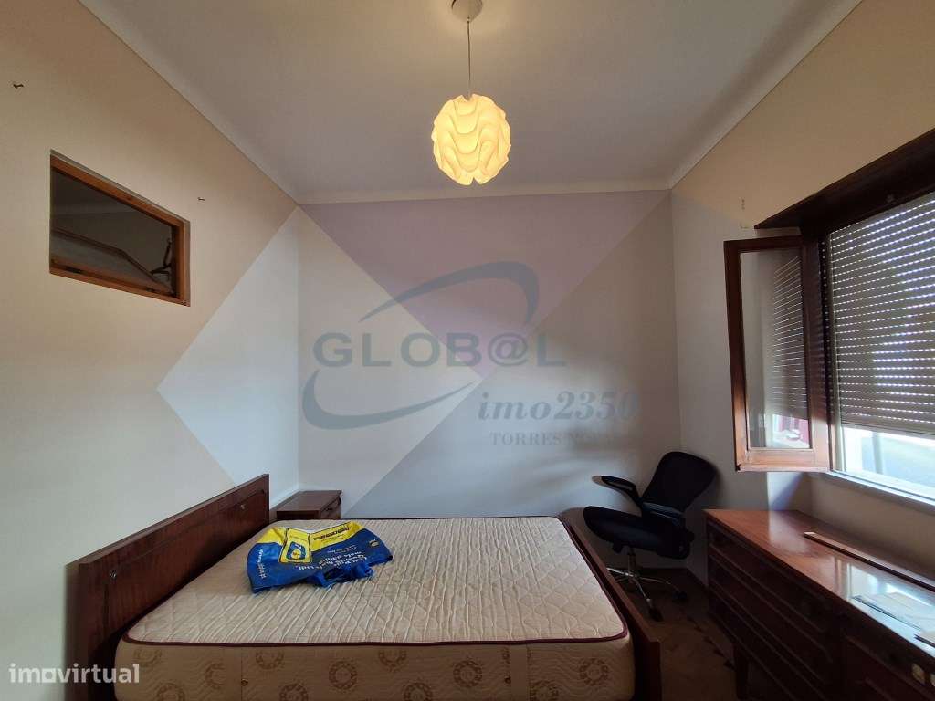 Moradia T3 no Centro de Vila Moreira - com logradouro, anexos e fre...-12
