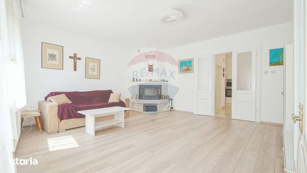 Casă falnică, curte individuală, langă Piața Unirii, în inima Scheilor - Imagine principală: 2/20