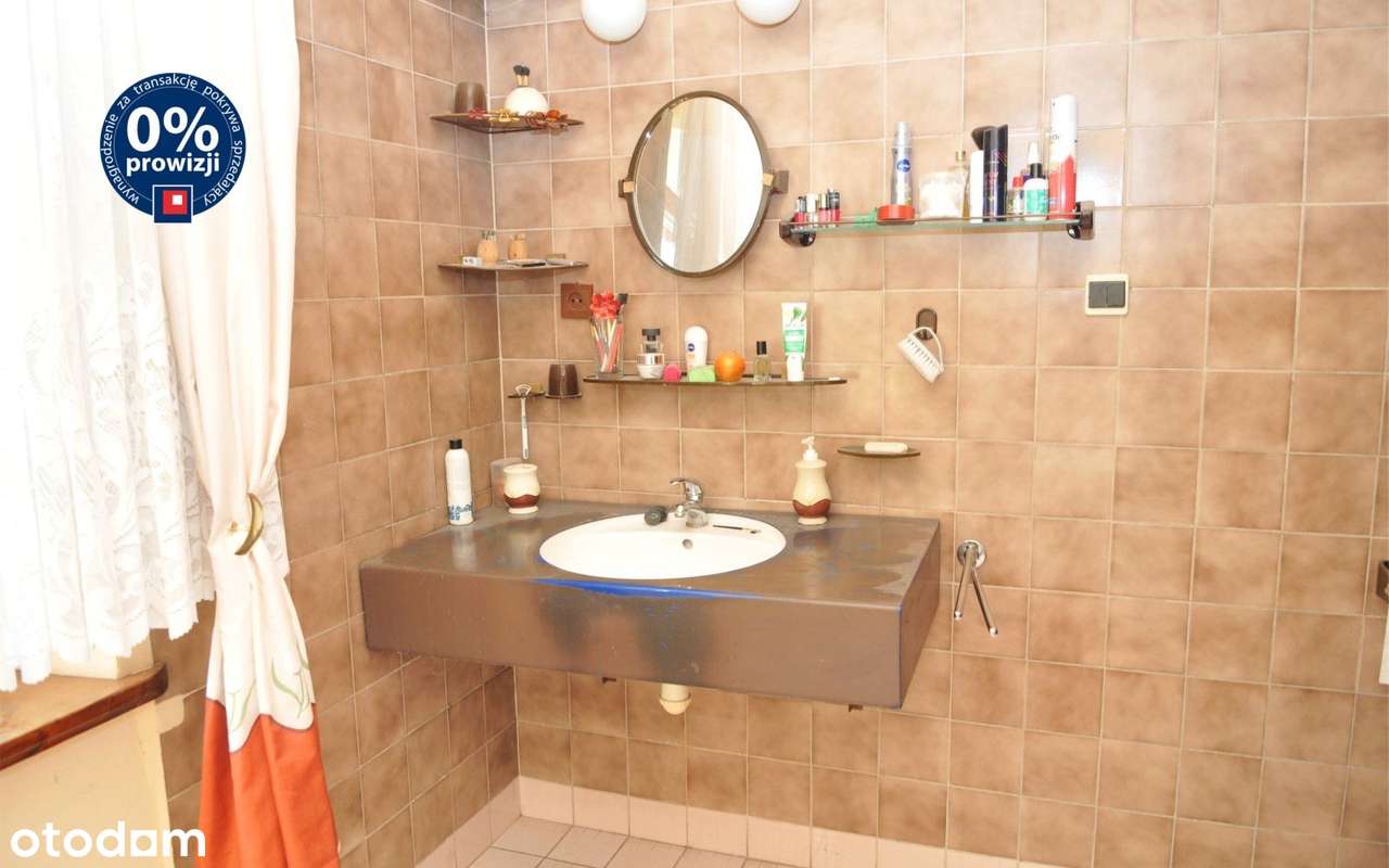 Dom dwurodzinny (3 niezależne wejścia), 300m2, 9 pokoi .-16