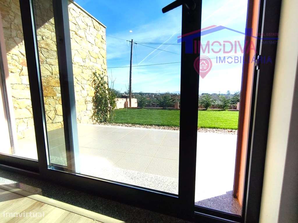 Moradia térrea T3 com garagem em Figueiró dos Vinhos-24