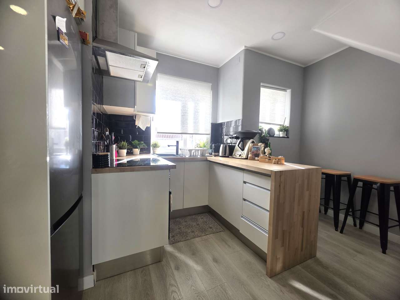 Apartamento T2 Duplex Recuperado - A 70m da Praia do Ouro-5