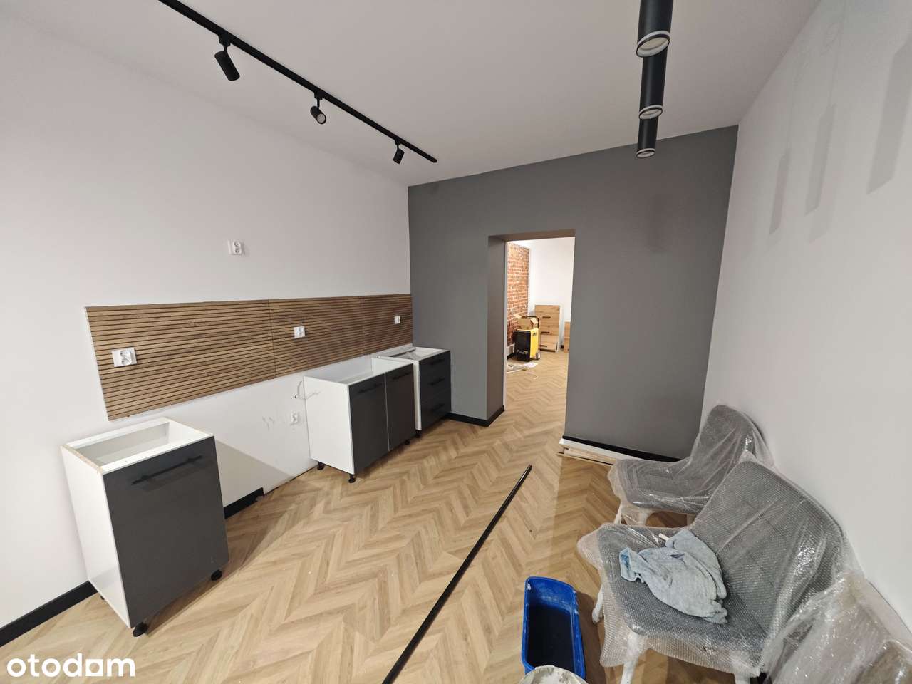 Świetne mieszkanie po generalnym remoncie, dwa pokoje, AGD w cenie.-9