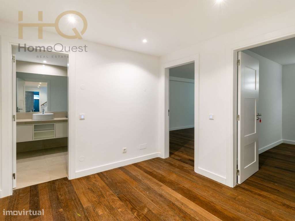 Moradia T4+2 Bairro da Martinha-27