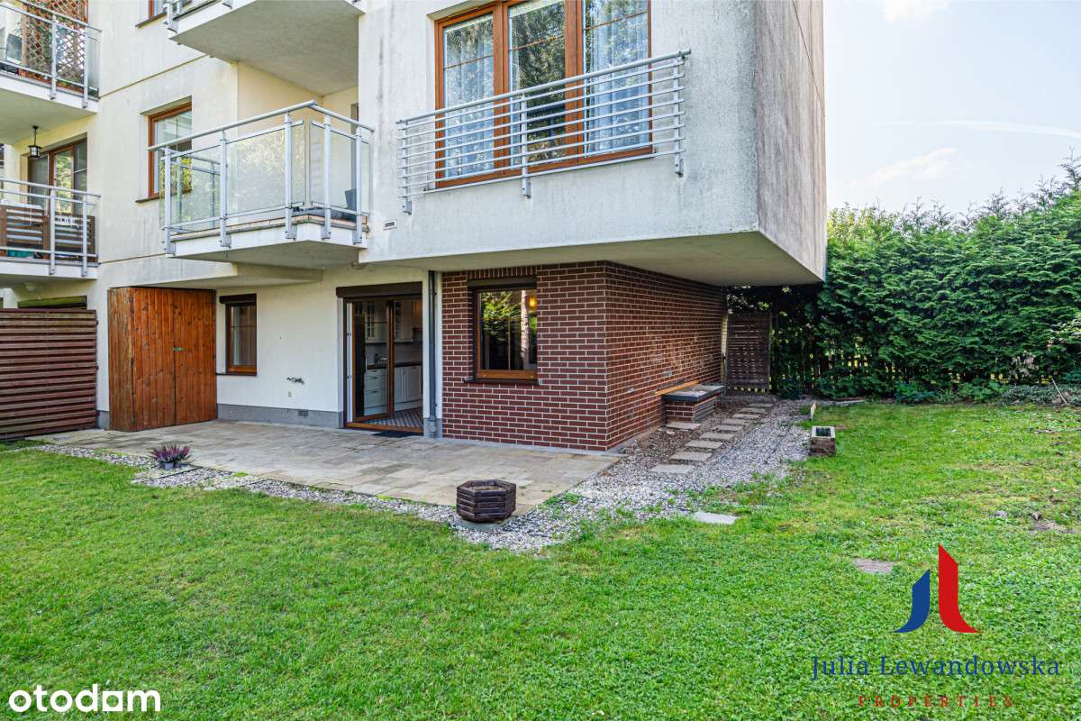 Rodzinne mieszkanie z dużym zielonym ogrodem-15